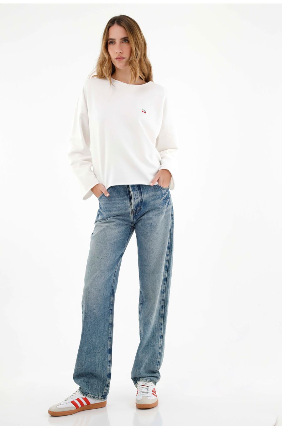 Buzo oversize con mini bordado crudo para mujer