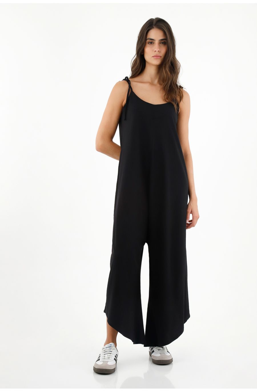 Enterizo de ruedo asimétrico negro para mujer