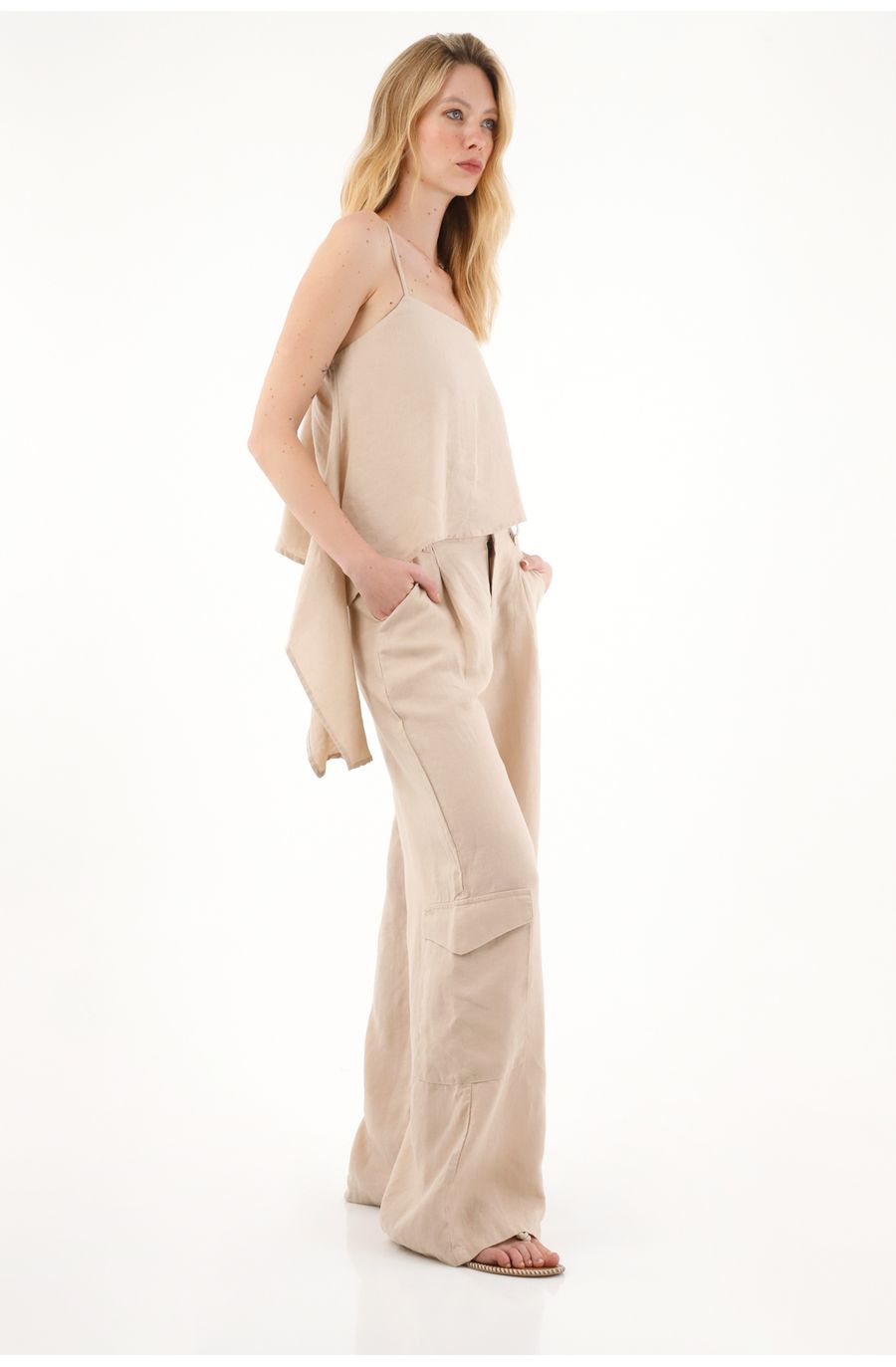 Camisa en 100% lino con ruedo asimétrico café para mujer