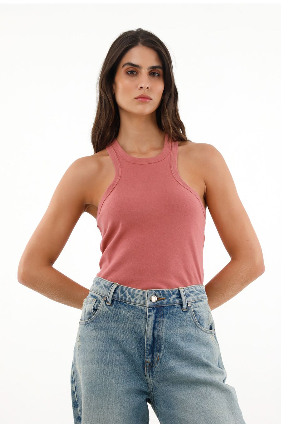 Camiseta rosada cuello halter ajustada para mujer