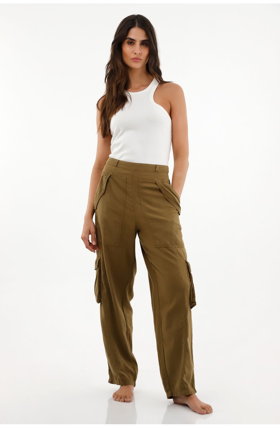 Pantalón oversize de tiro alto con bolsillos cargo para mujer