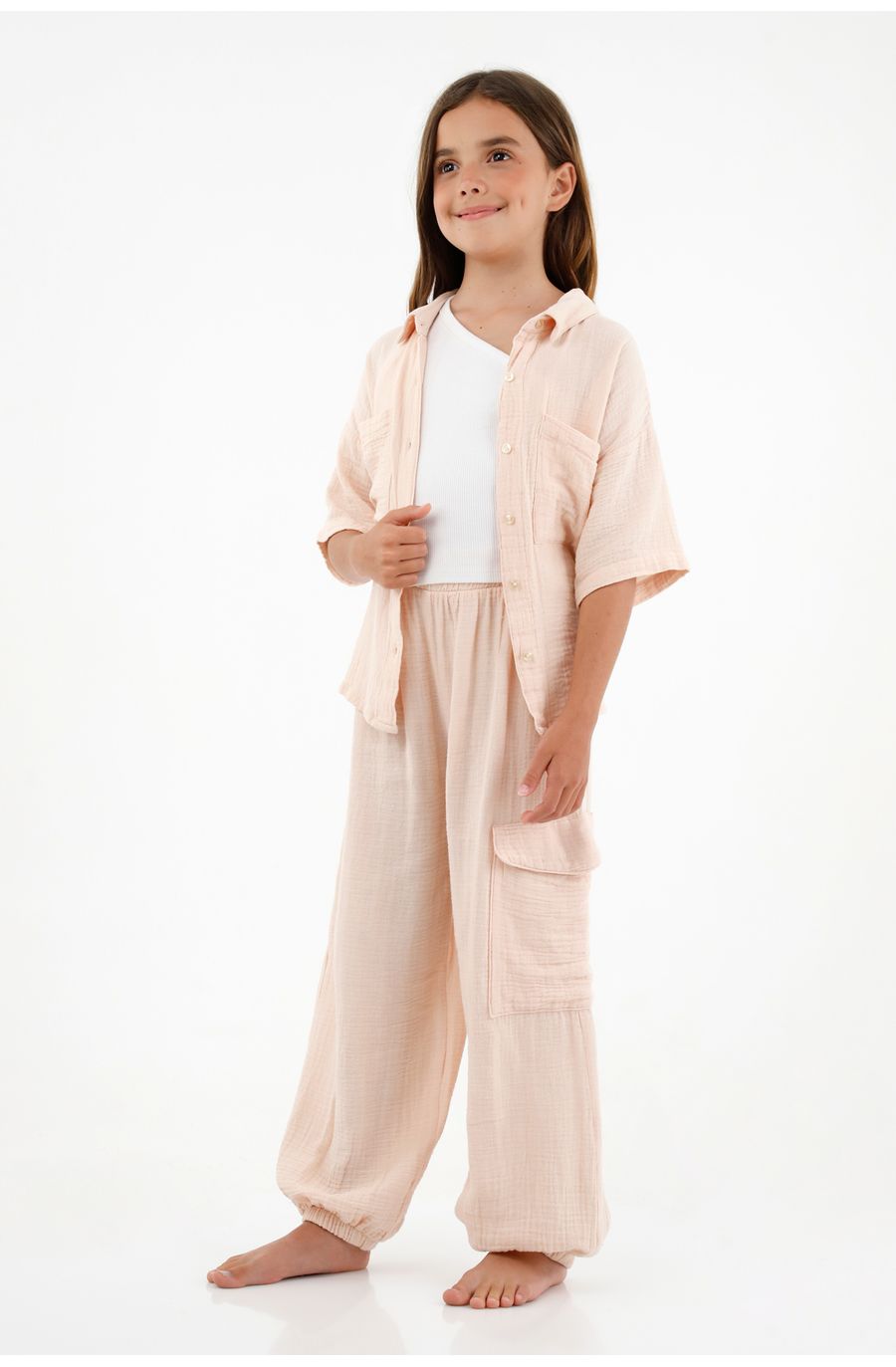 Pantalón enresortado con bolsillo tipo cargo para niña