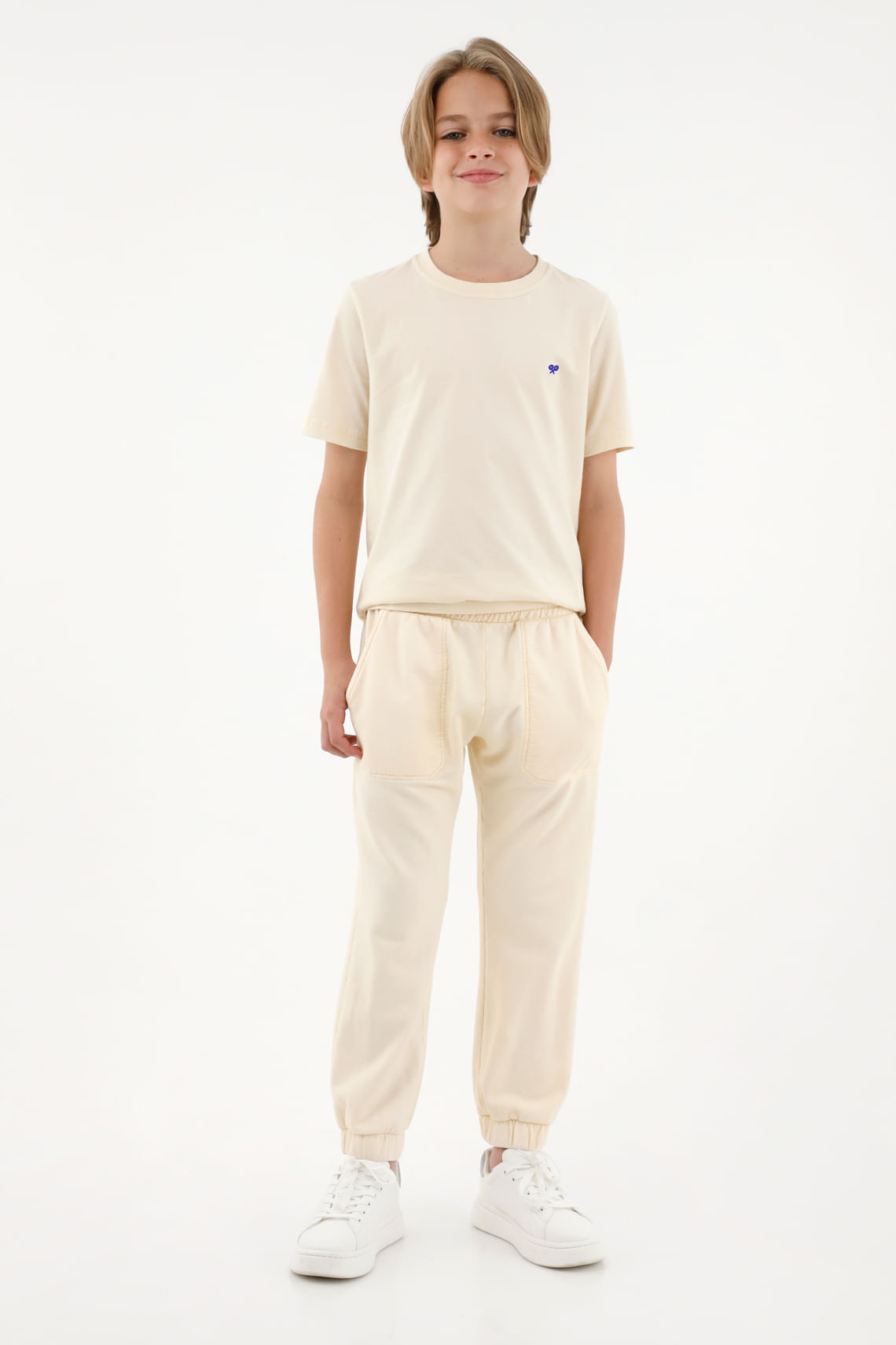 Pantalón crudo tipo jogger para niño