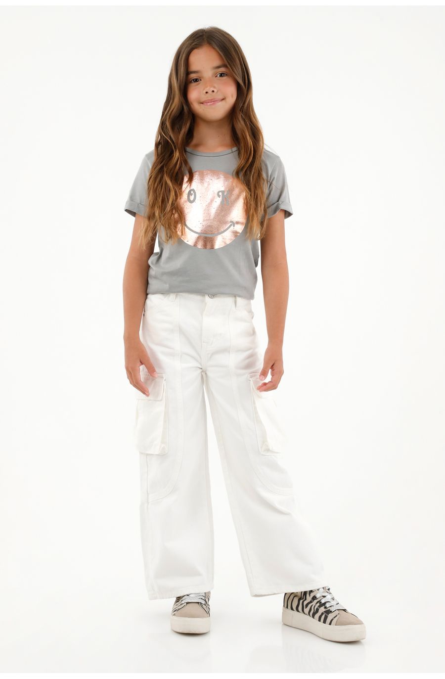 Jean crudo con bolsillos tipo cargo laterales para niña