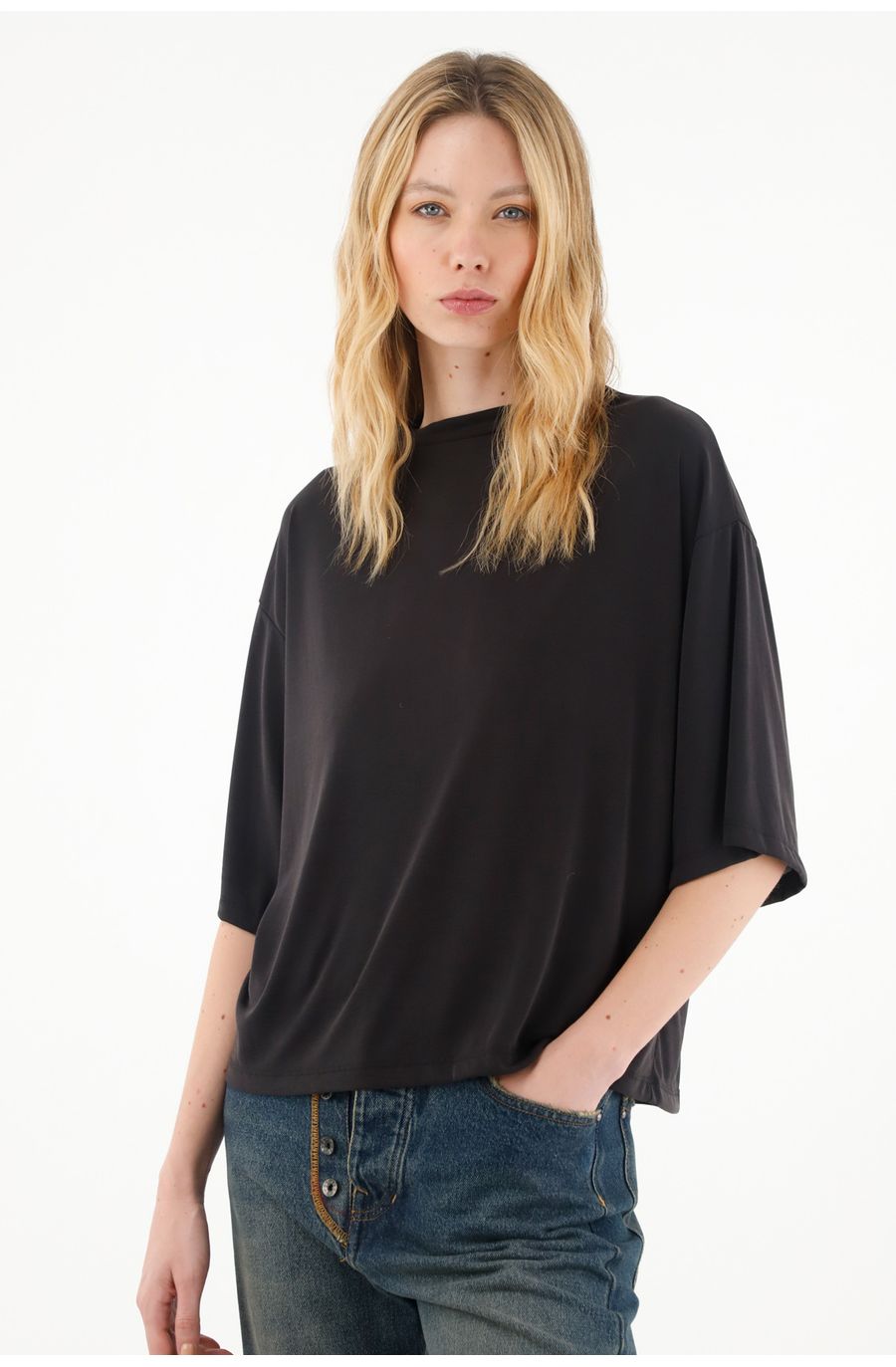 Camiseta oversize manga corta negra para mujer