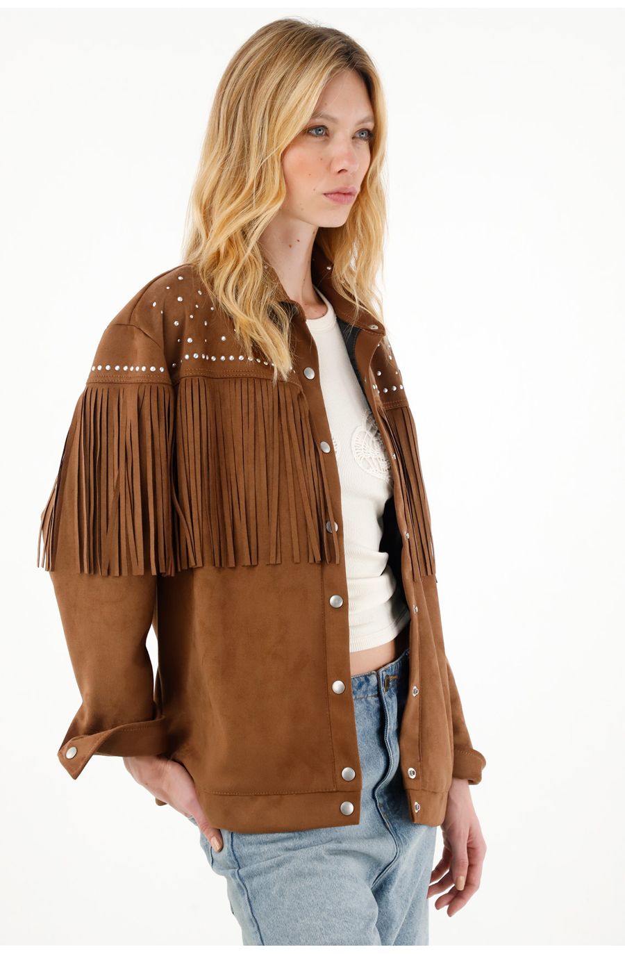 Chaqueta amplia café con flecos para mujer