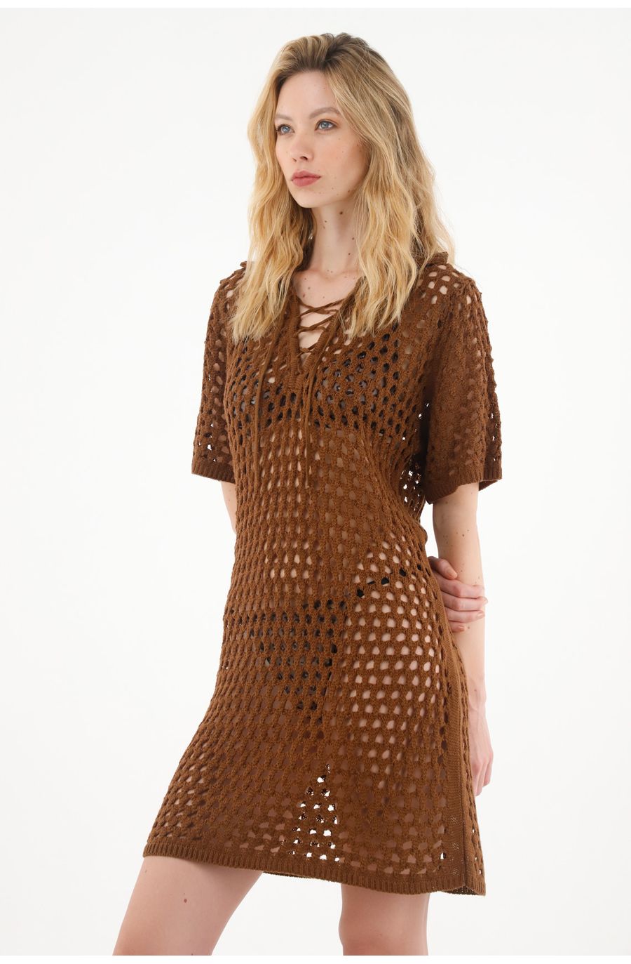 Vestido corto tejido café para mujer