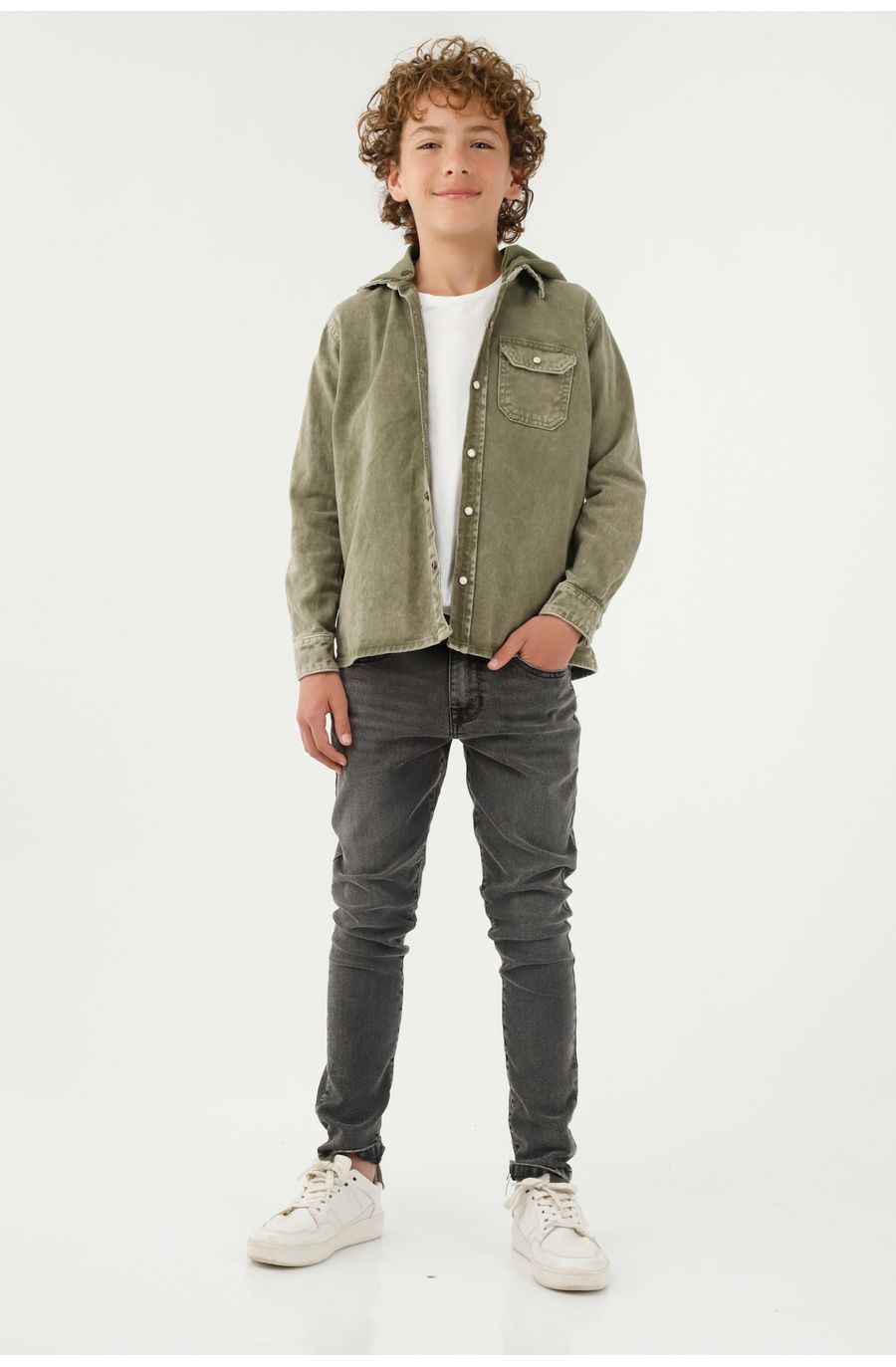 Camisa tipo chaqueta verde para niño