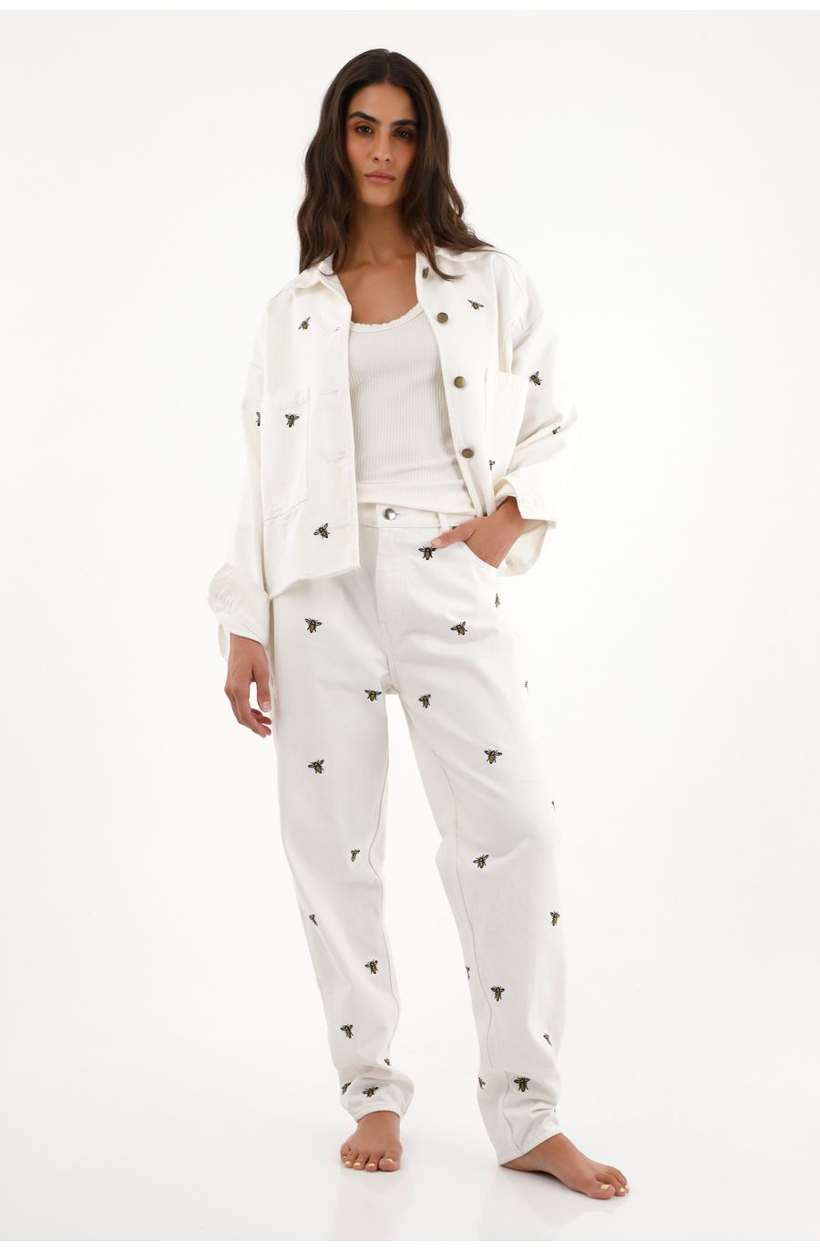 Pantalón Mom con bordado de abejas para mujer