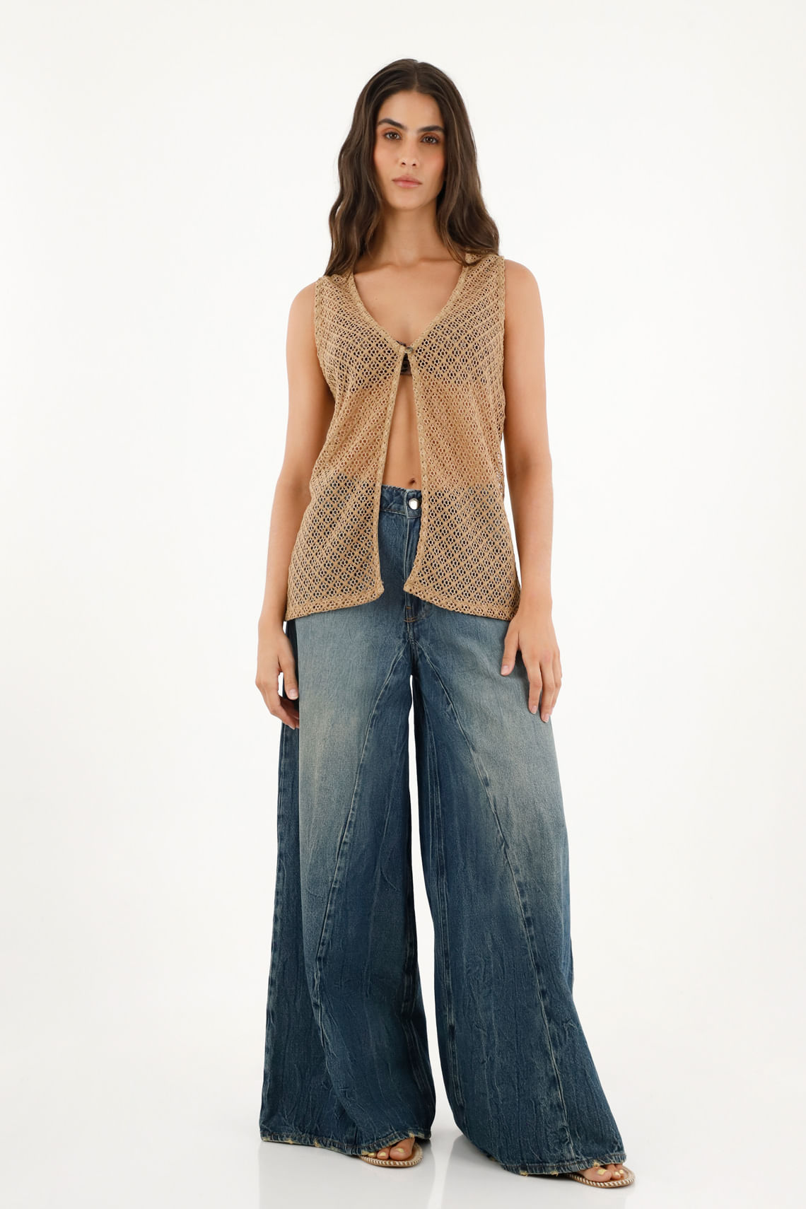 Chaleco café tejido con abertura para mujer