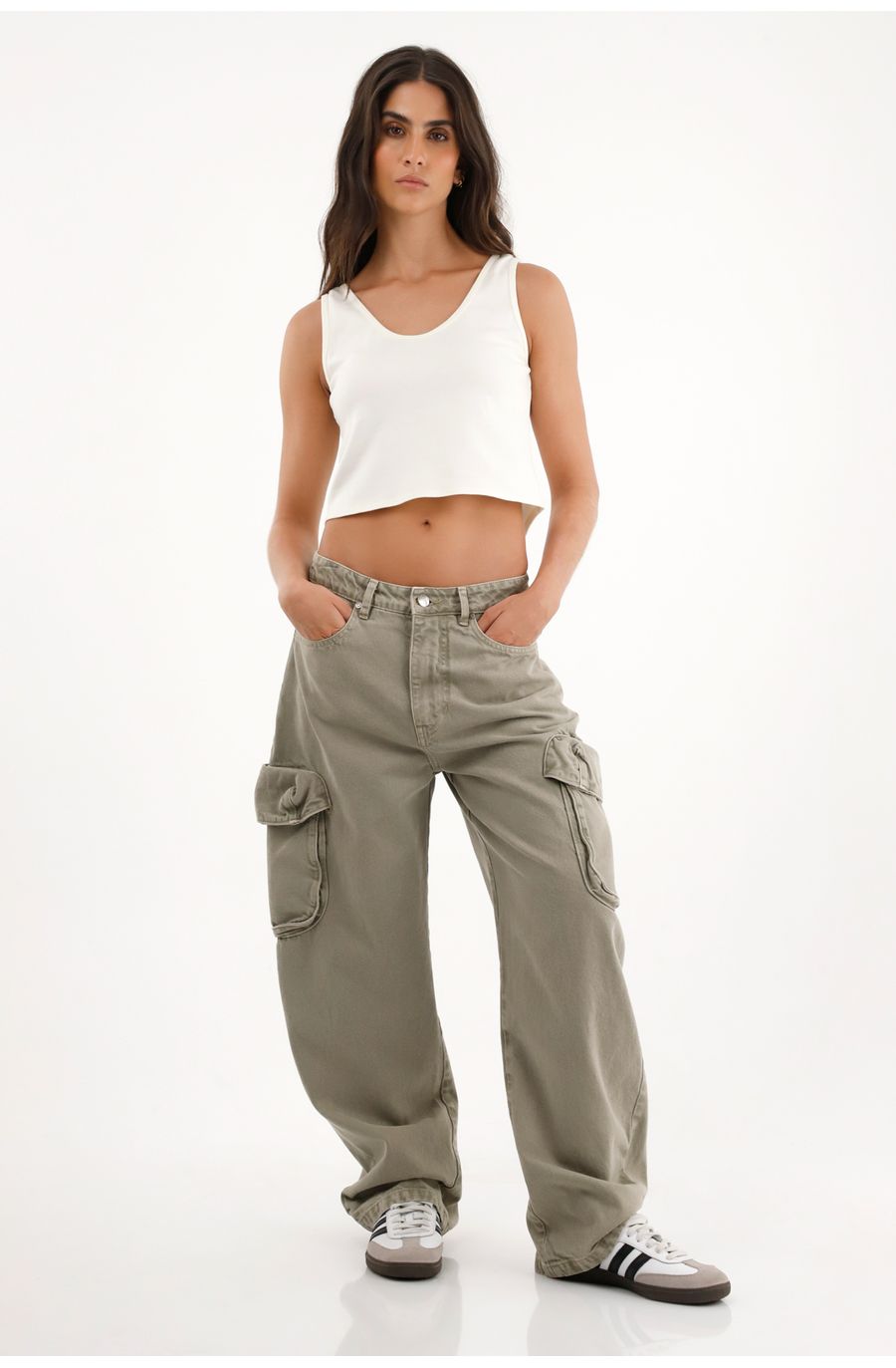 Pantalón verde tipo cargo para mujer