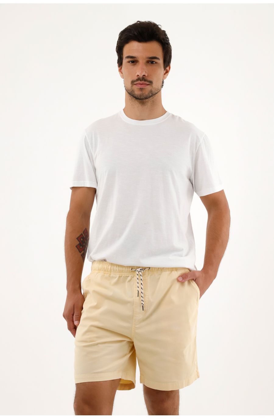 Bermuda café con pretina elástica para hombre