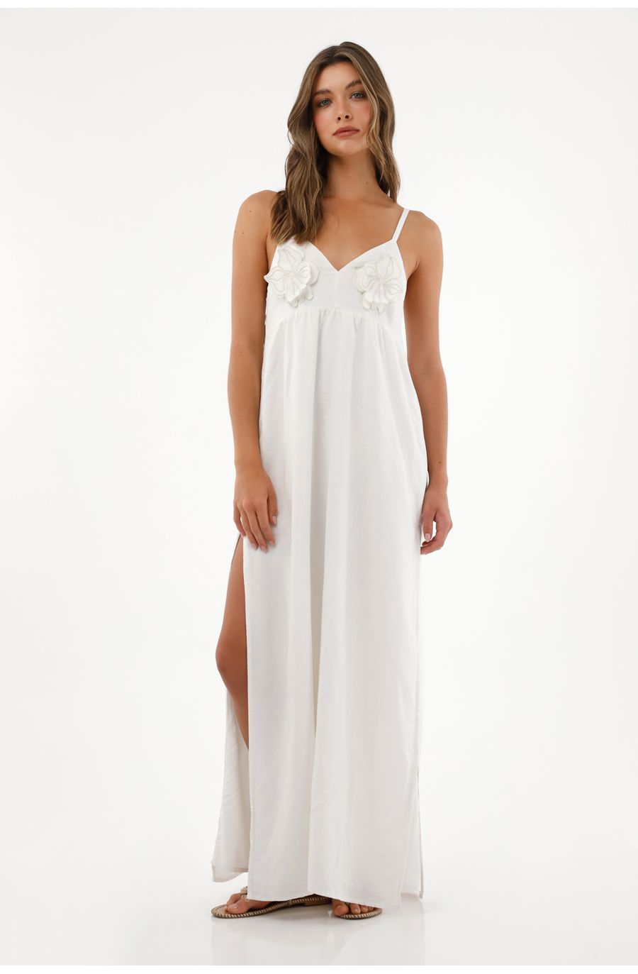 Vestido crudo con apliques de flores en copa para mujer