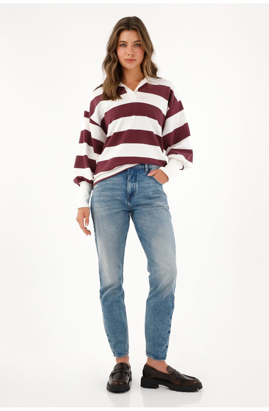 Jean Recto tiro alto con desgaste localizado para mujer