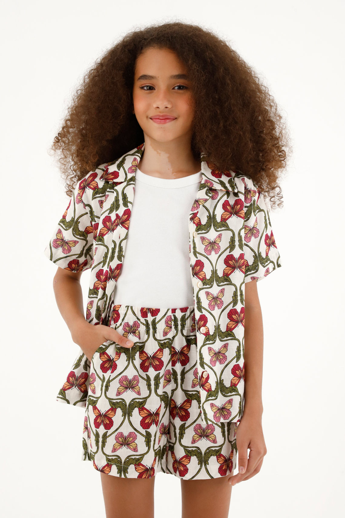 Camisa con estampado de mariposas para niña