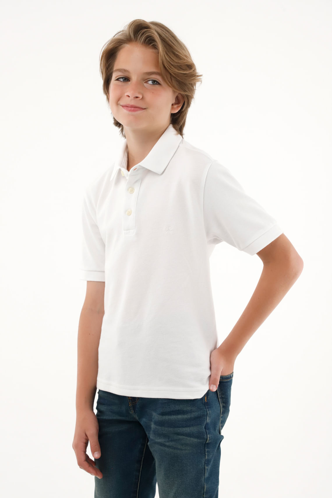 Polo blanca con mini raqueta bordada para niño