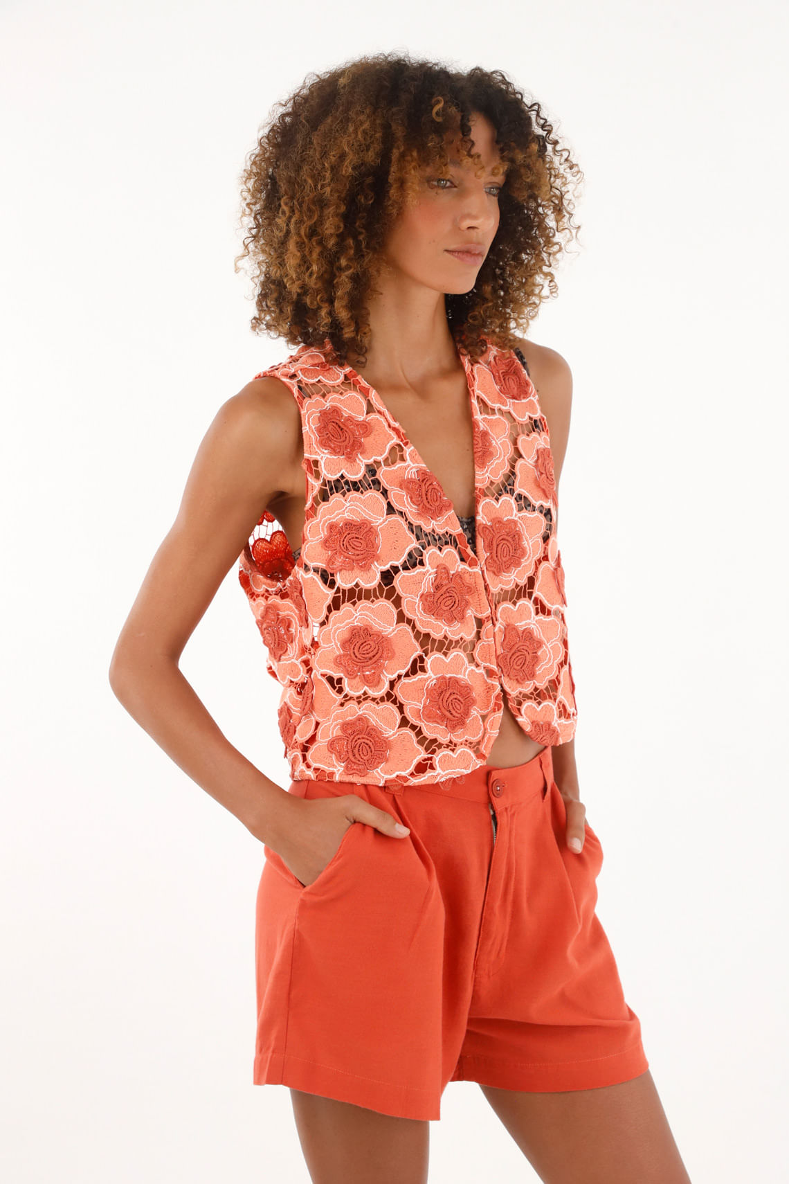 Bermuda naranja de tela fluida para mujer