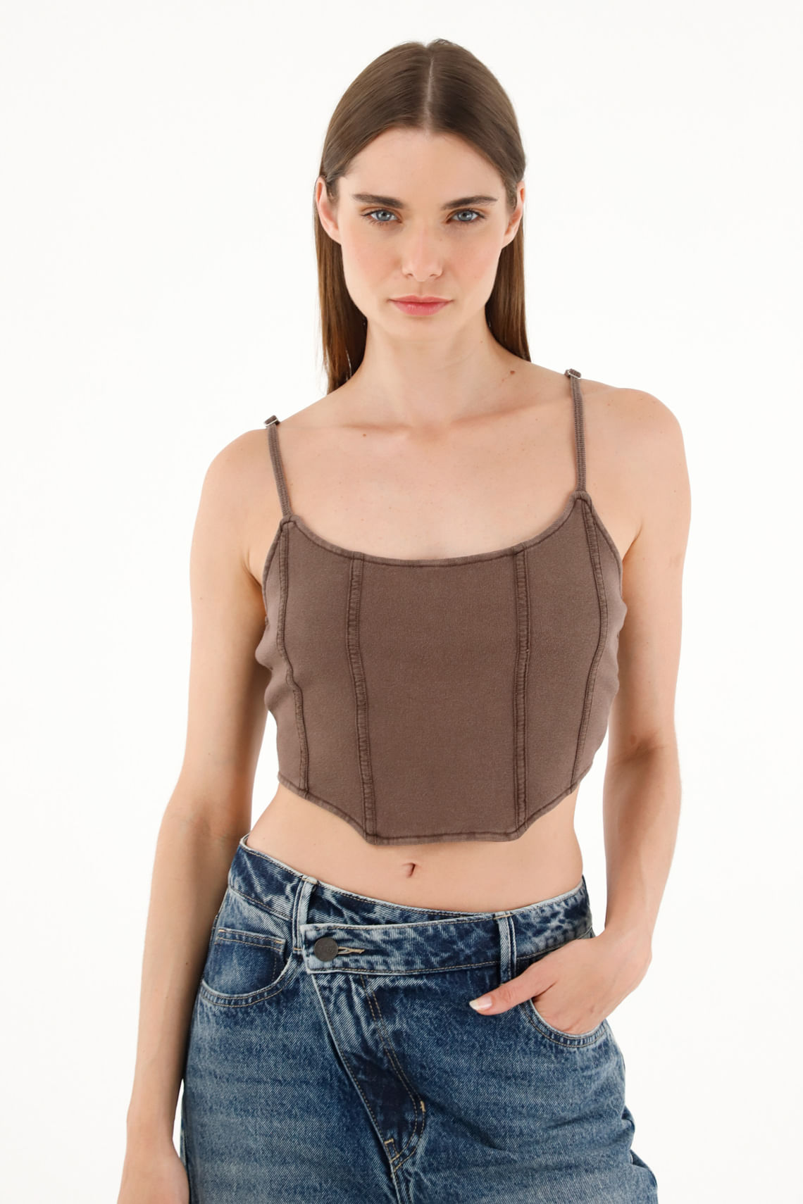 Camiseta café en rib tipo crop para mujer