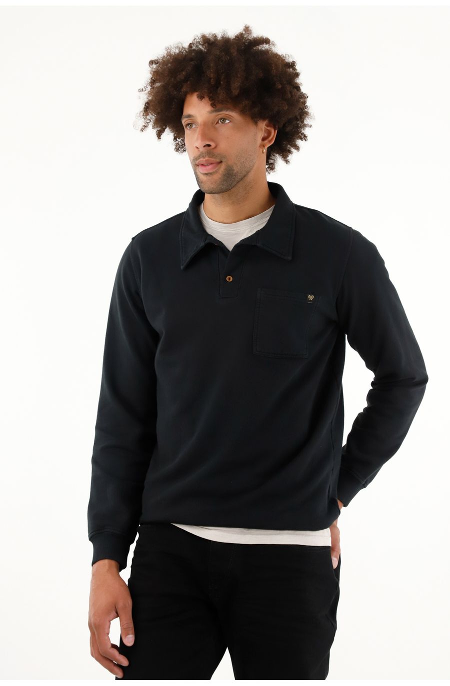 Buzo negro tipo polo para hombre