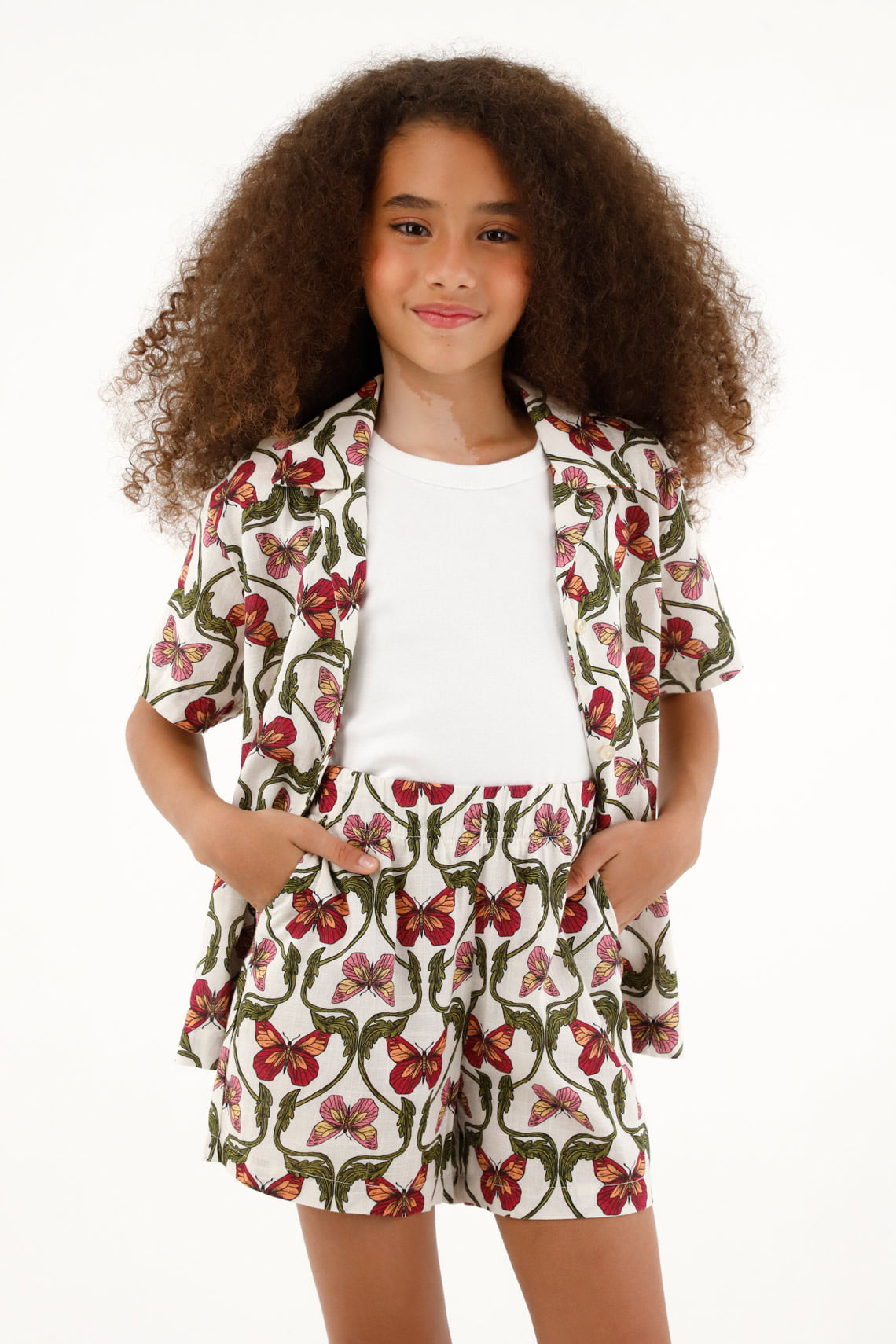 Bermuda con estampado de mariposas para niña