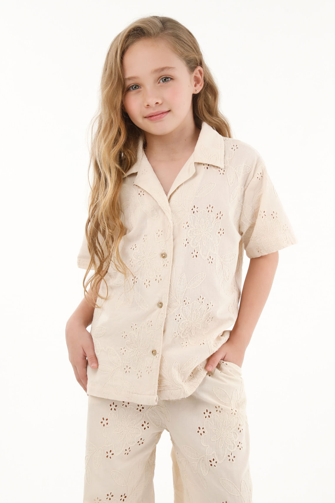 Camisa crudo en ojalillo para niña