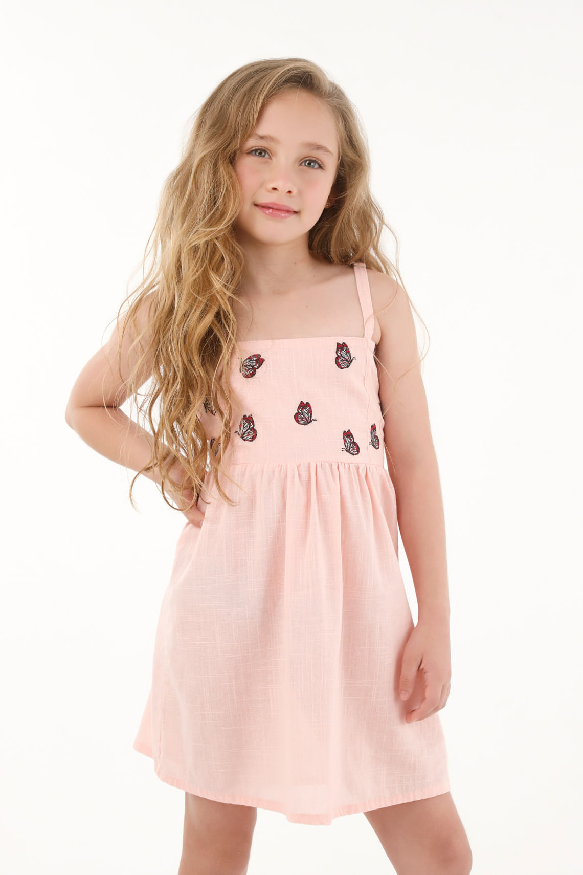 Vestido rosado con mariposas bordadas para niña