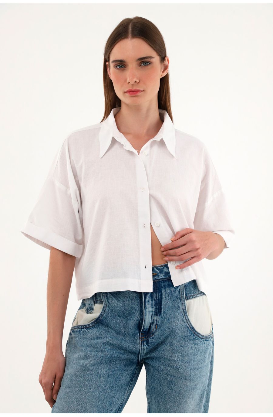 Camisa blanca cuello clásico para mujer
