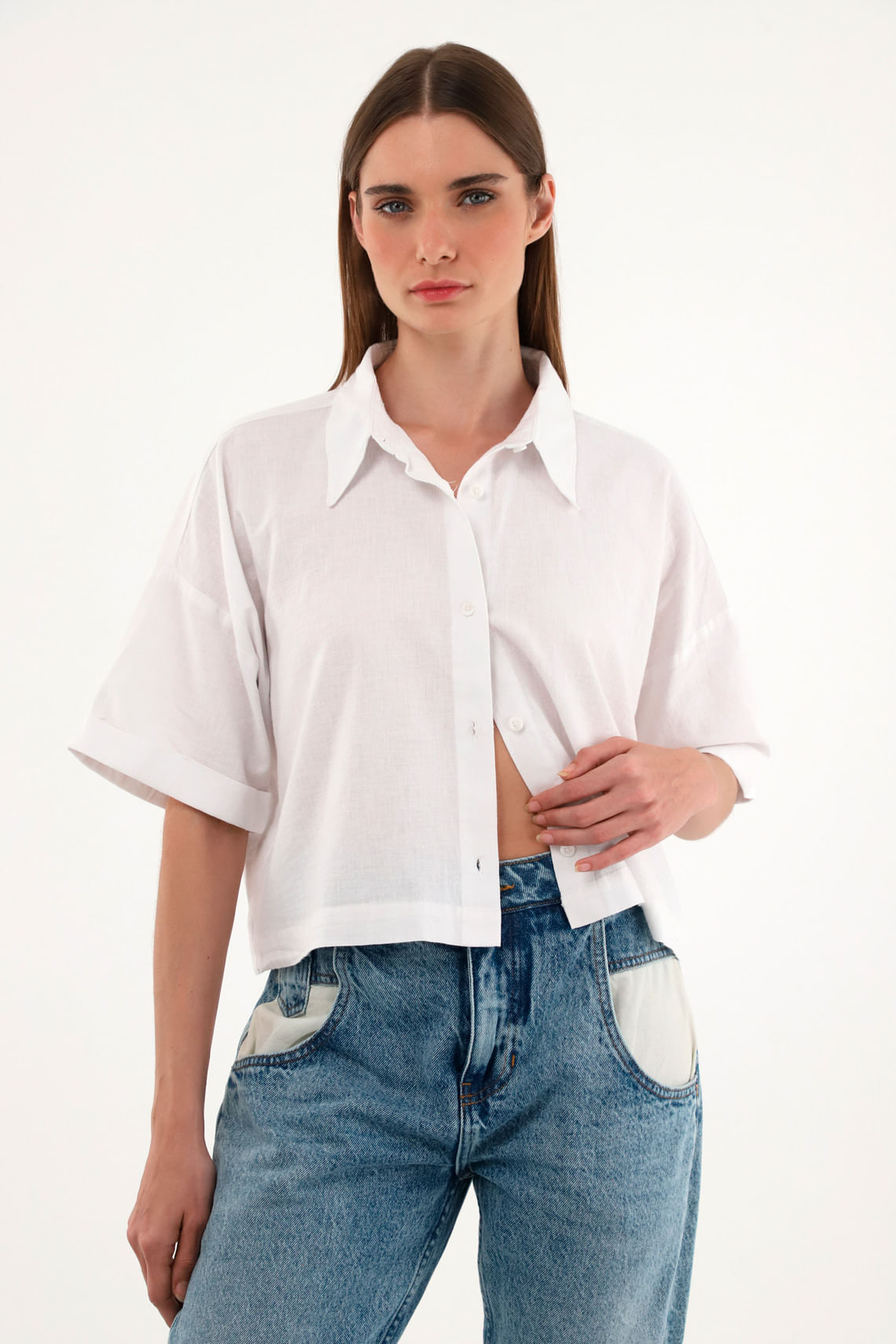 Camisa blanca cuello clásico para mujer