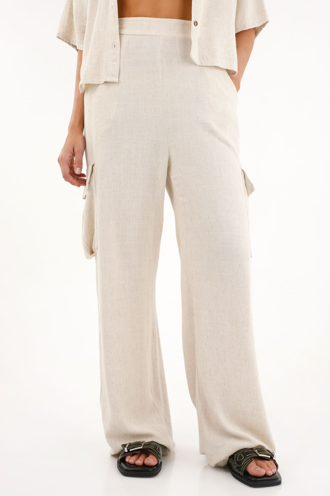 Pantalón tiro alto con bolsillos en costados crudo para mujer