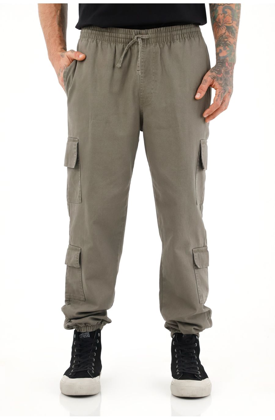 Pantalón tipo Jogger con bota enresortada verde para hombre