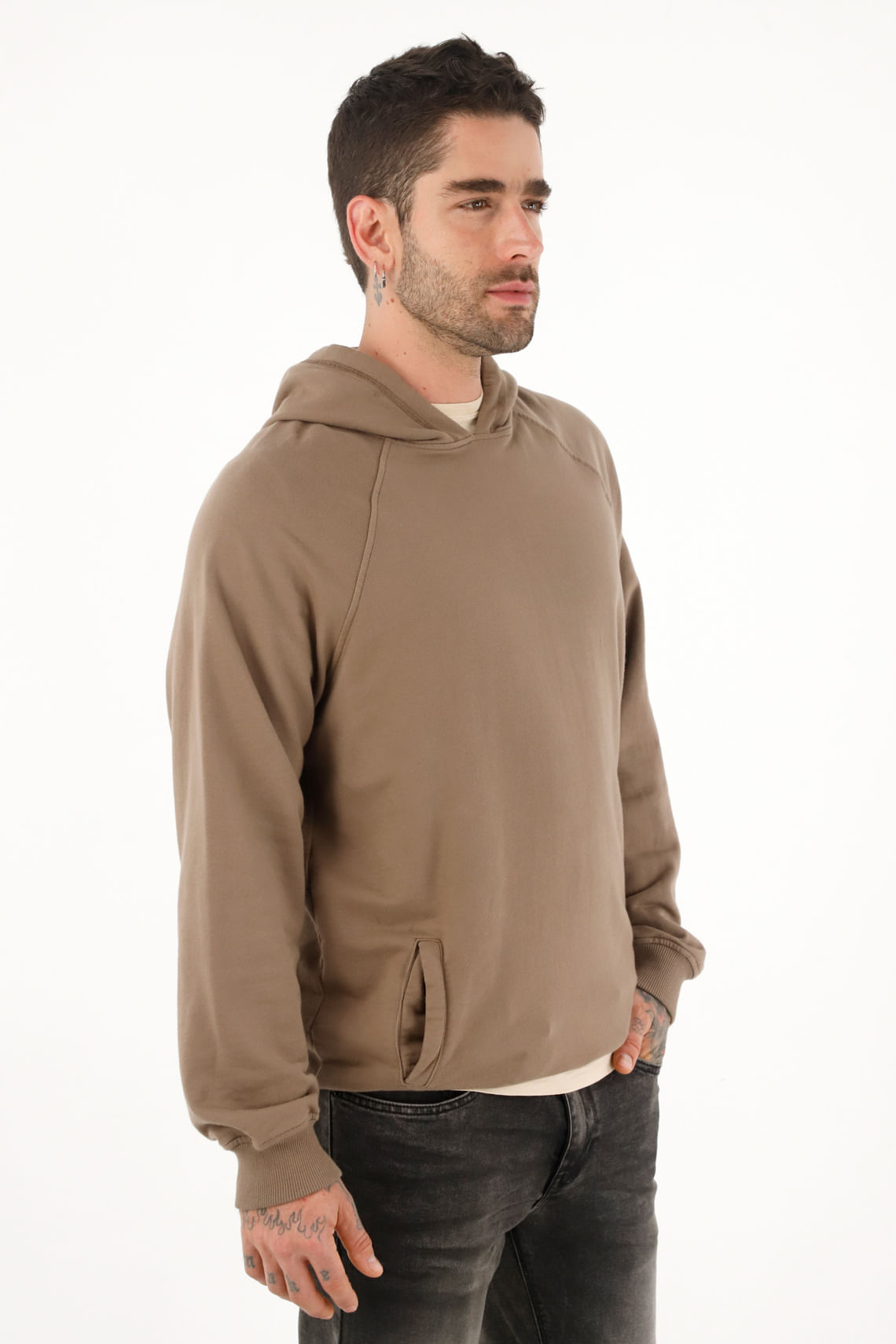 Buzo tipo hoodie café con estampado para hombre