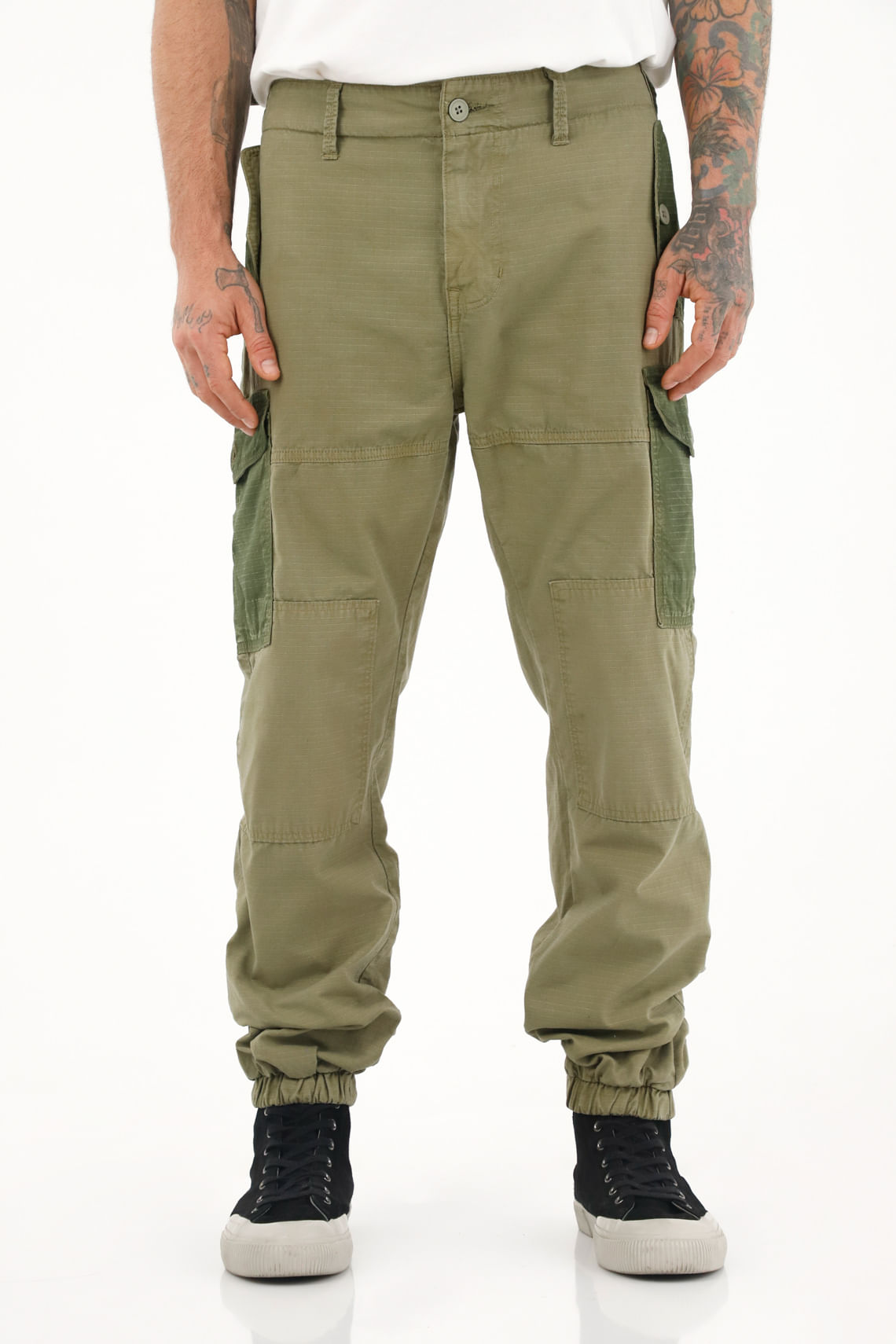 Pantalón con parches y bota enresortada verde para hombre