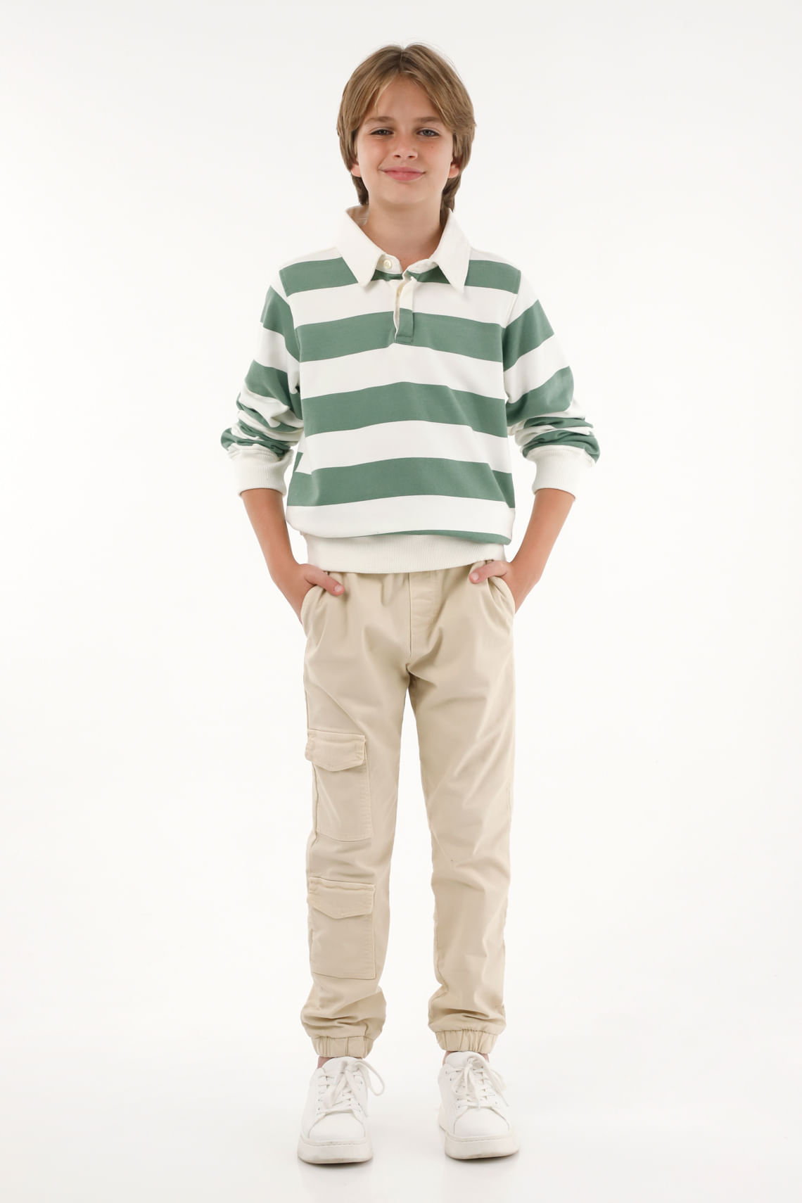 Buzo polo verde con estampado de rayas para niño