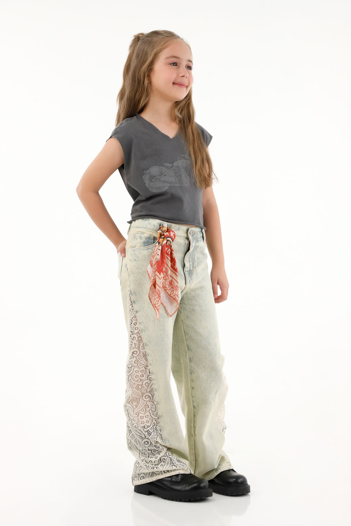 Camiseta gris con estampado de moto para niña