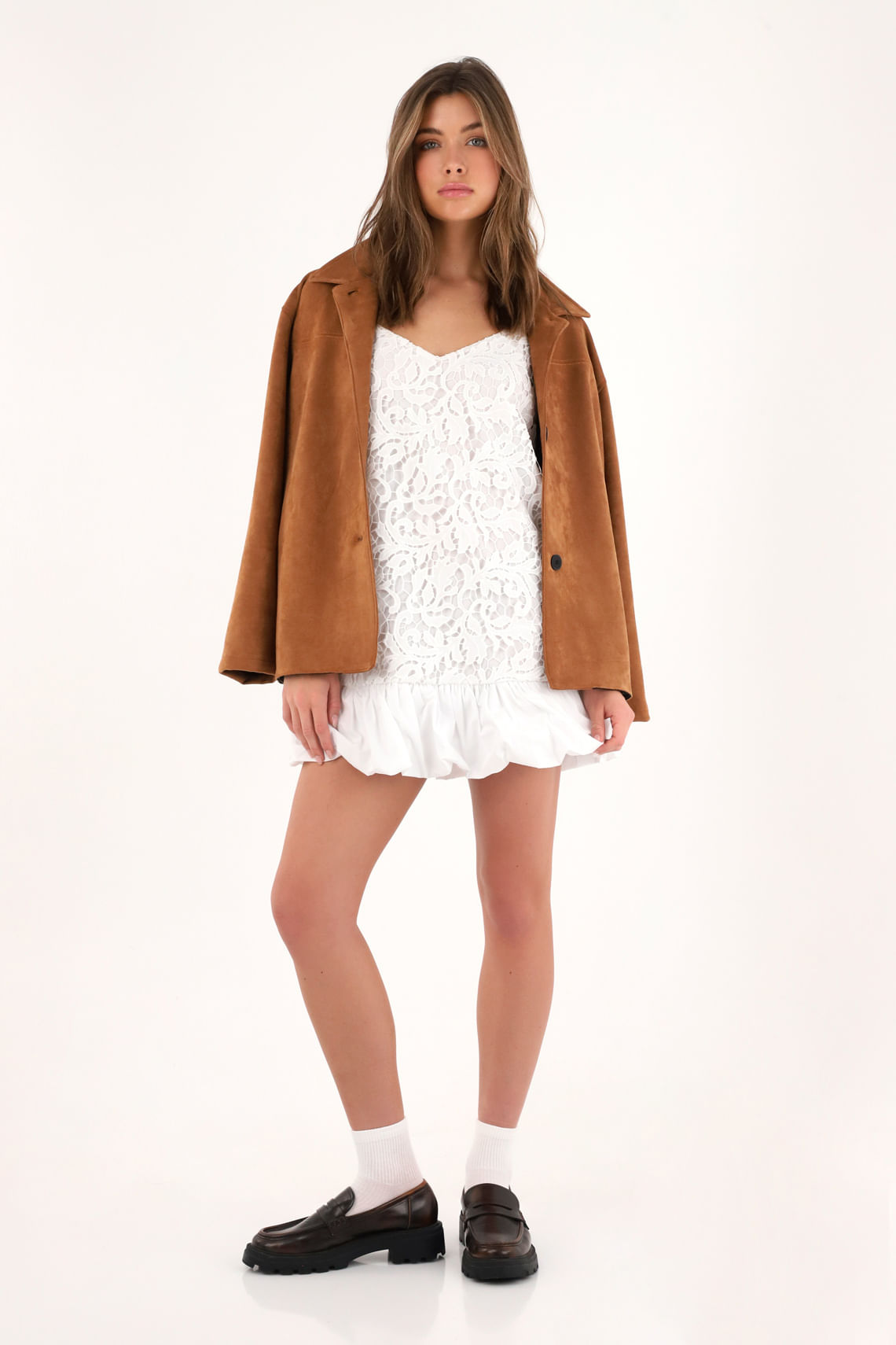 Vestido corto con ruedo englobado crudo para mujer