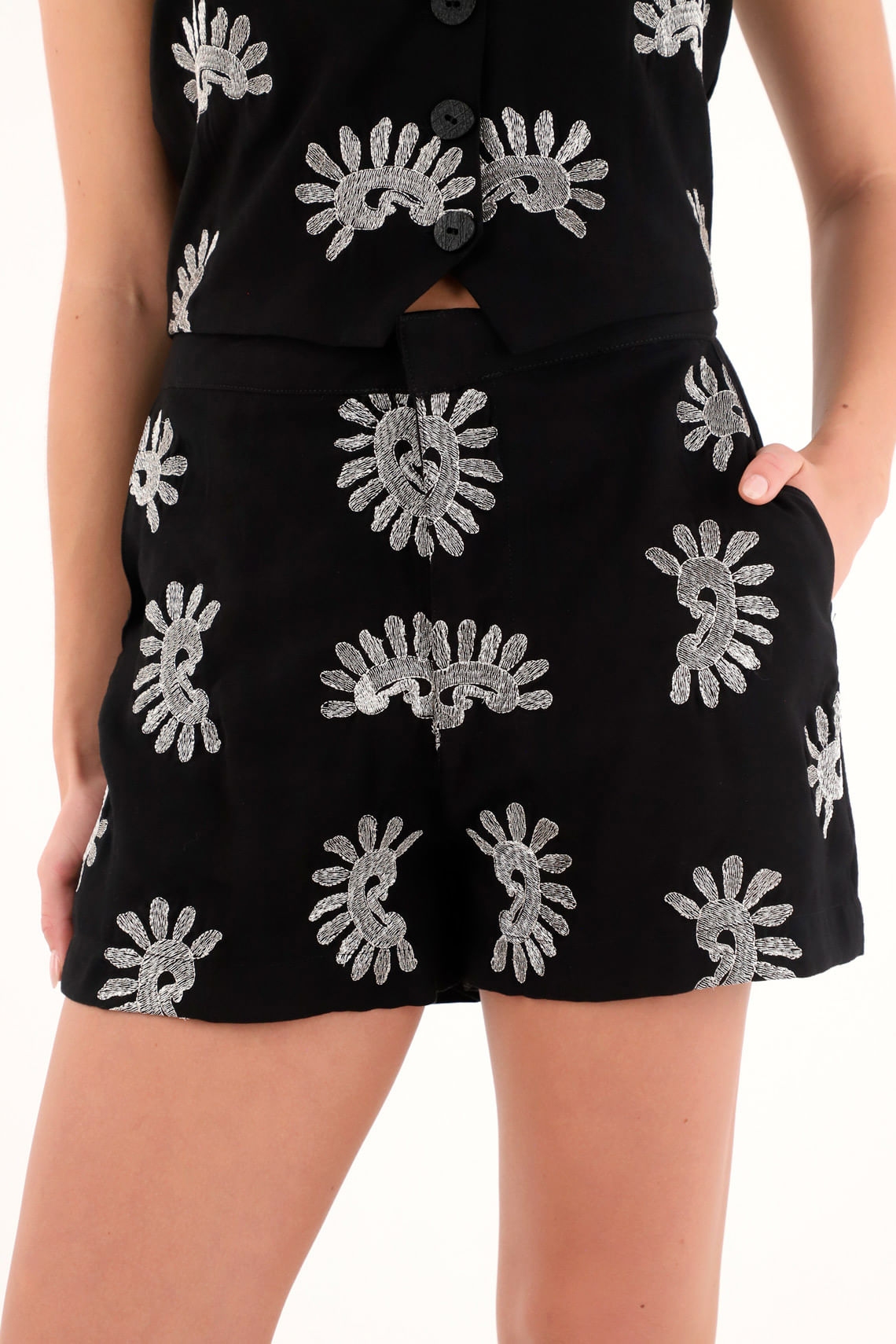 Bermuda corta con brillos y bordados para mujer