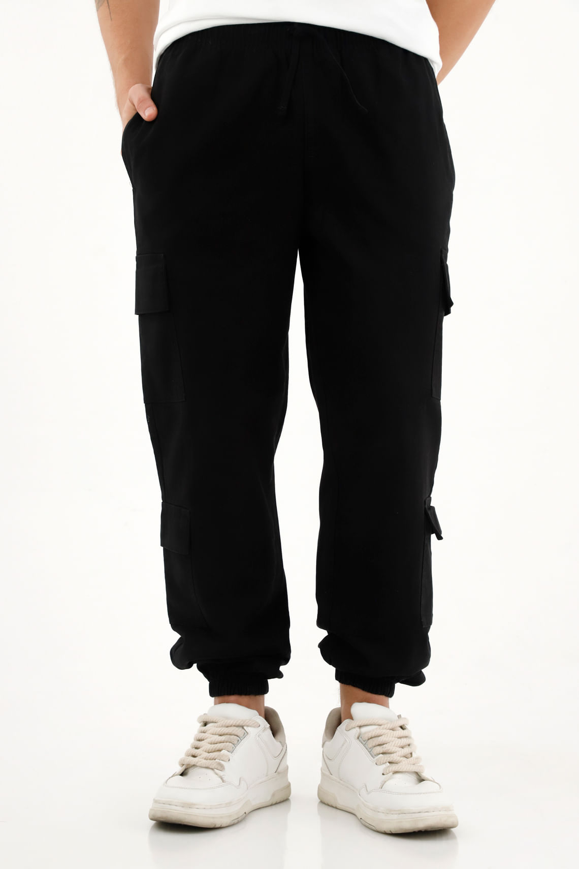 Pantalón jogger con bolsillos cargo negro para hombre