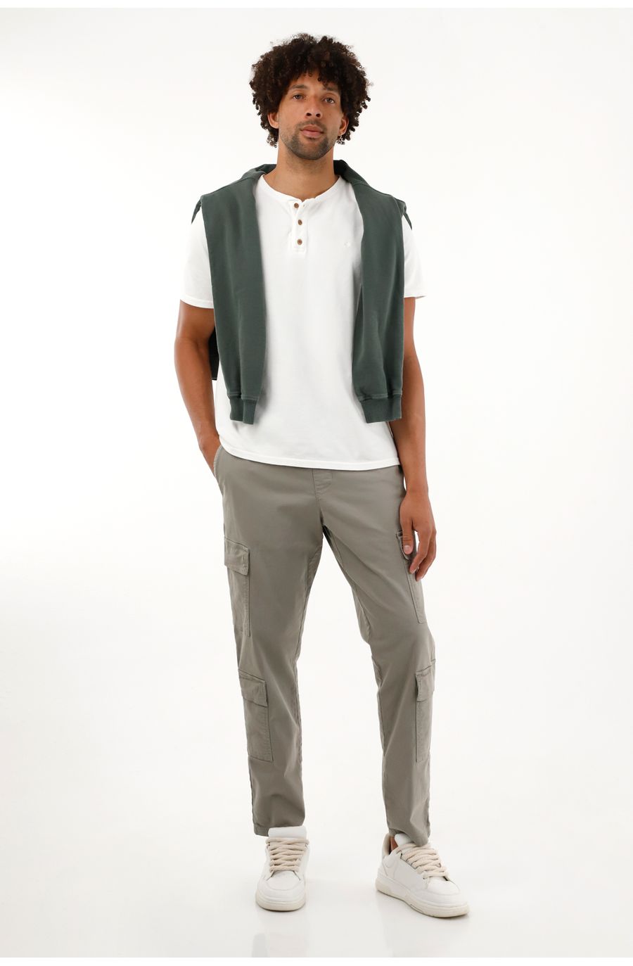 Camiseta blanca cuello redondo de botones para hombre