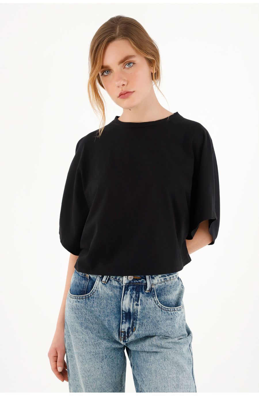 Camiseta negra oversize de largo pretinero para mujer