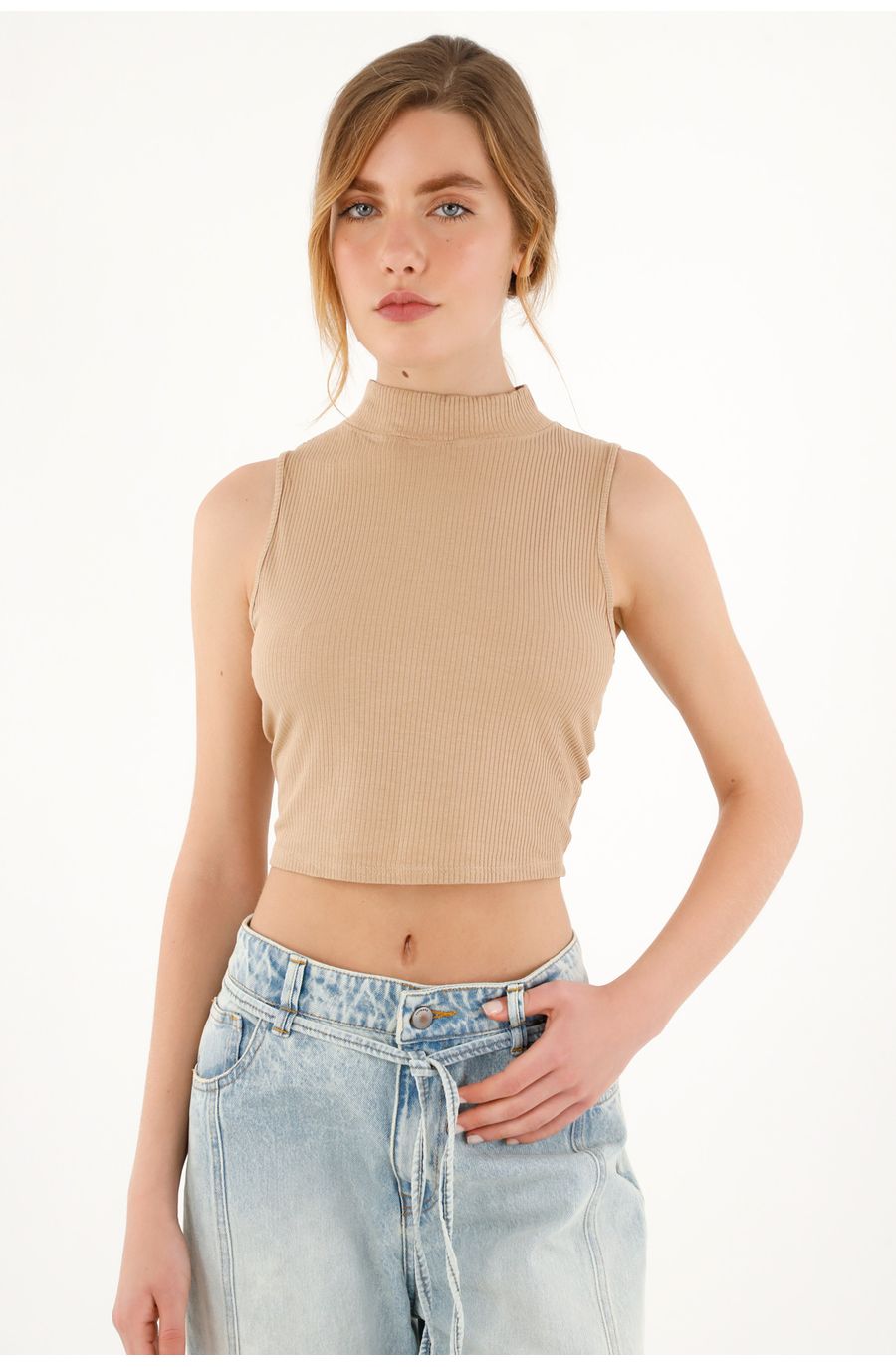 Crop top cuello tortuga crudo para mujer