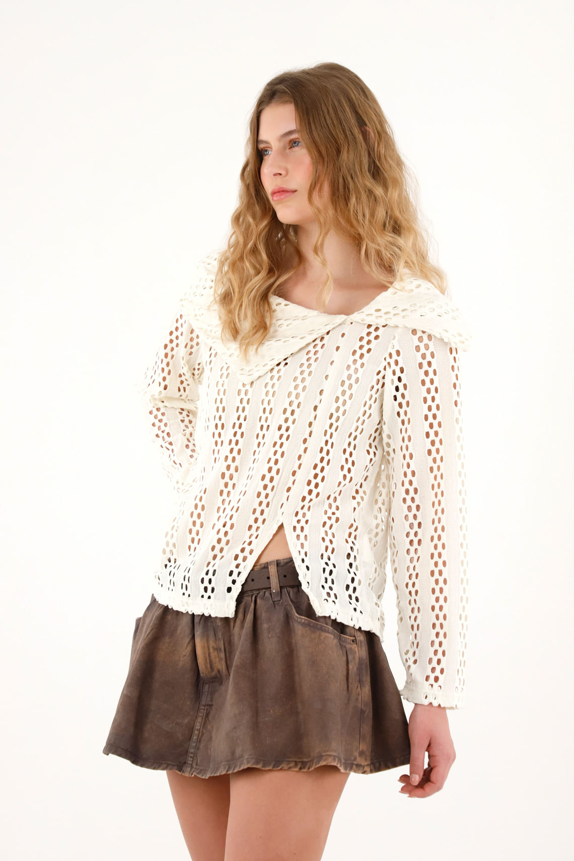 Buzo crudo tipo malla con cuello de solapa para mujer