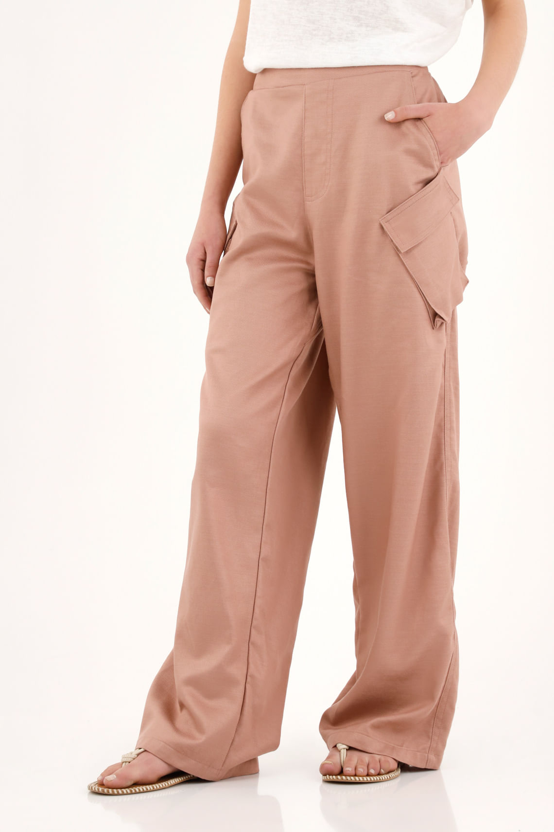 Pantalón Oversize con bolsillos tipo cargo para mujer