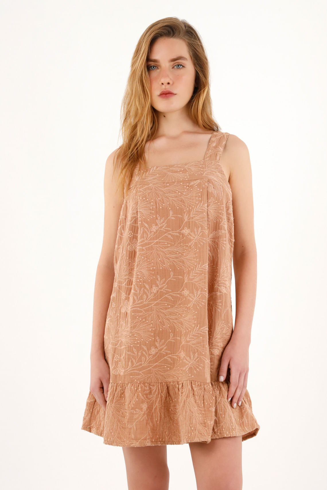 Vestido corto café de tiras y bolero en ruedo para mujer