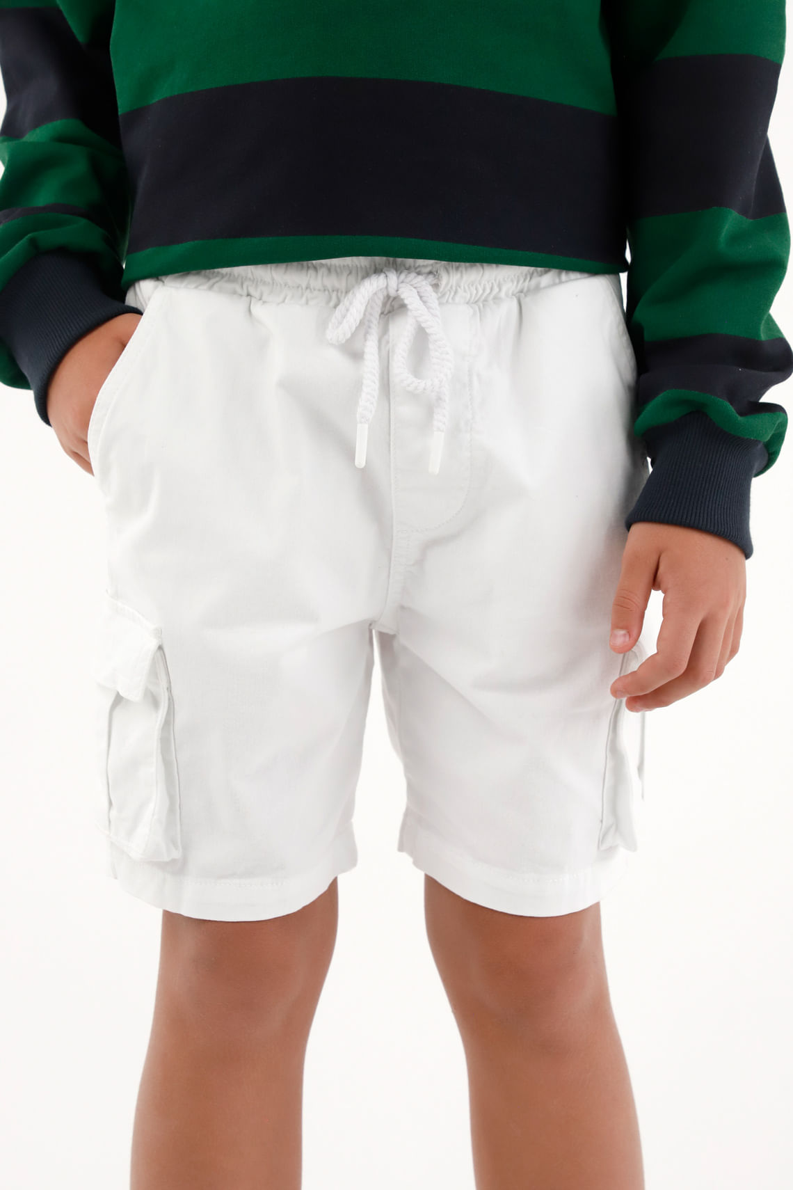 Bermuda blanca tipo cargo para niño
