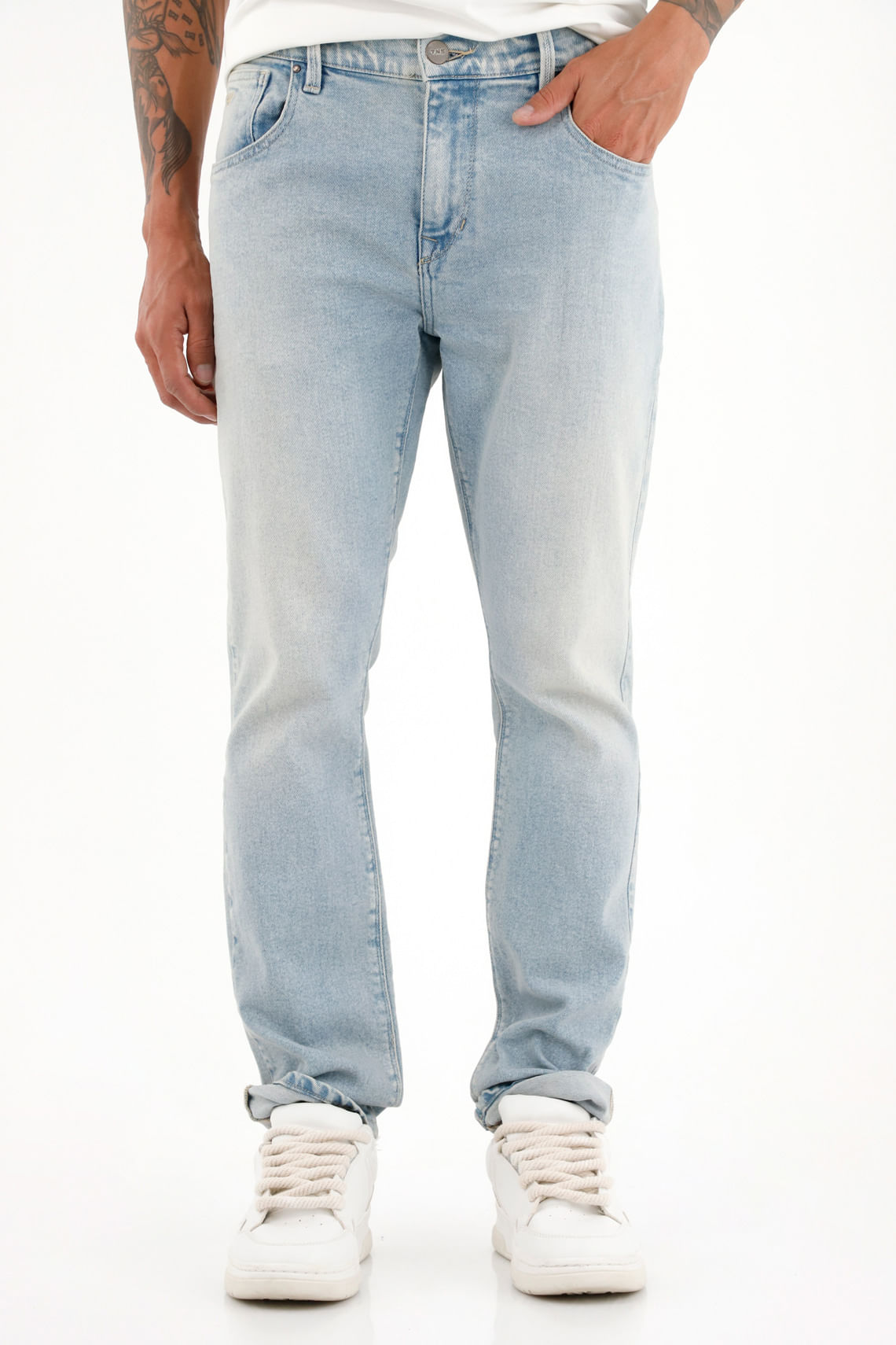 Jean Nudy azul claro con raqueta bordada en relojera para hombre