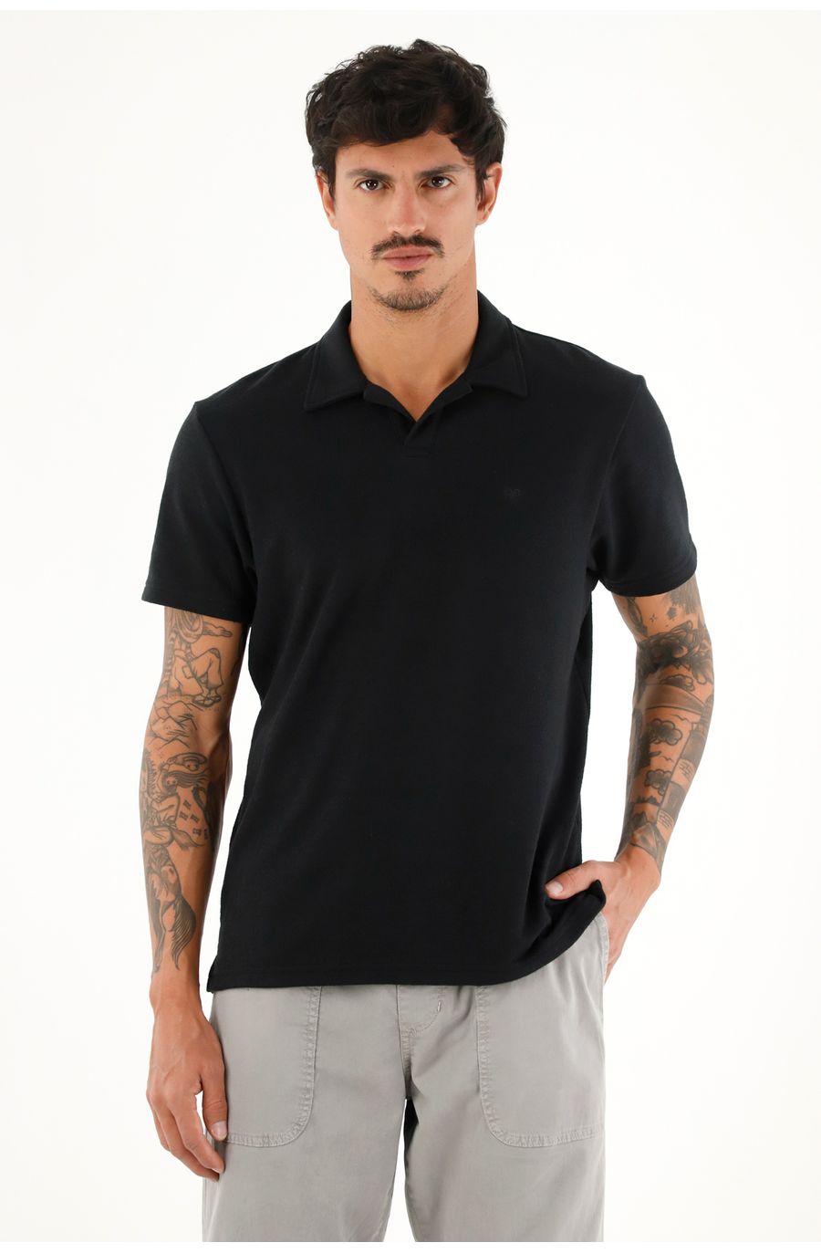 Polo negra en tela jersey con raqueta bordada para hombre