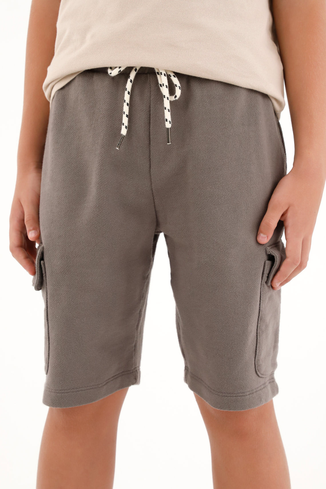 Bermuda cargo con pretina elástica gris para niño