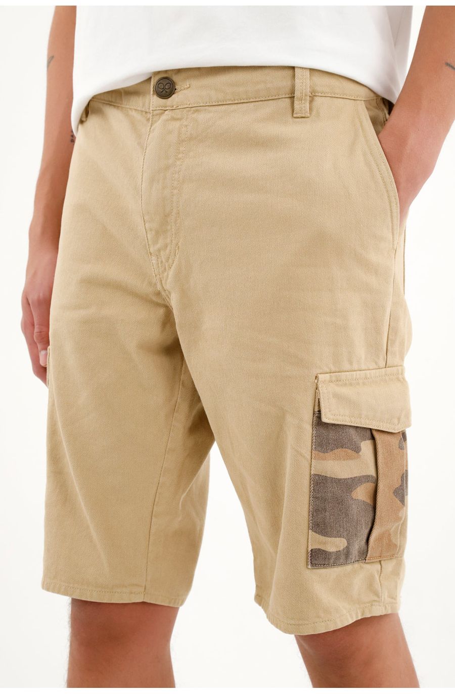 Bermuda café tipo cargo para hombre