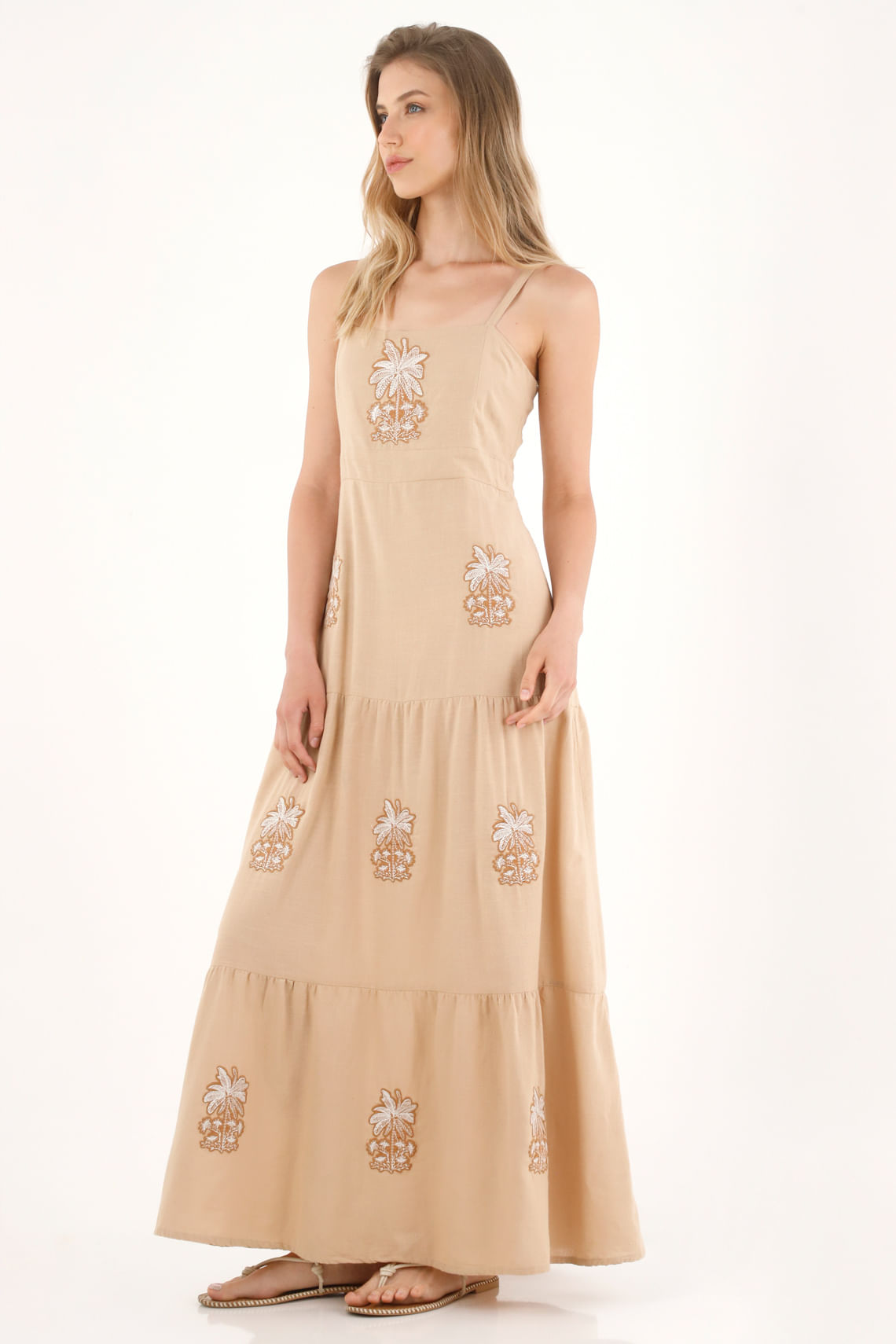 Vestido largo con vuelo y apliques bordados crudo para mujer