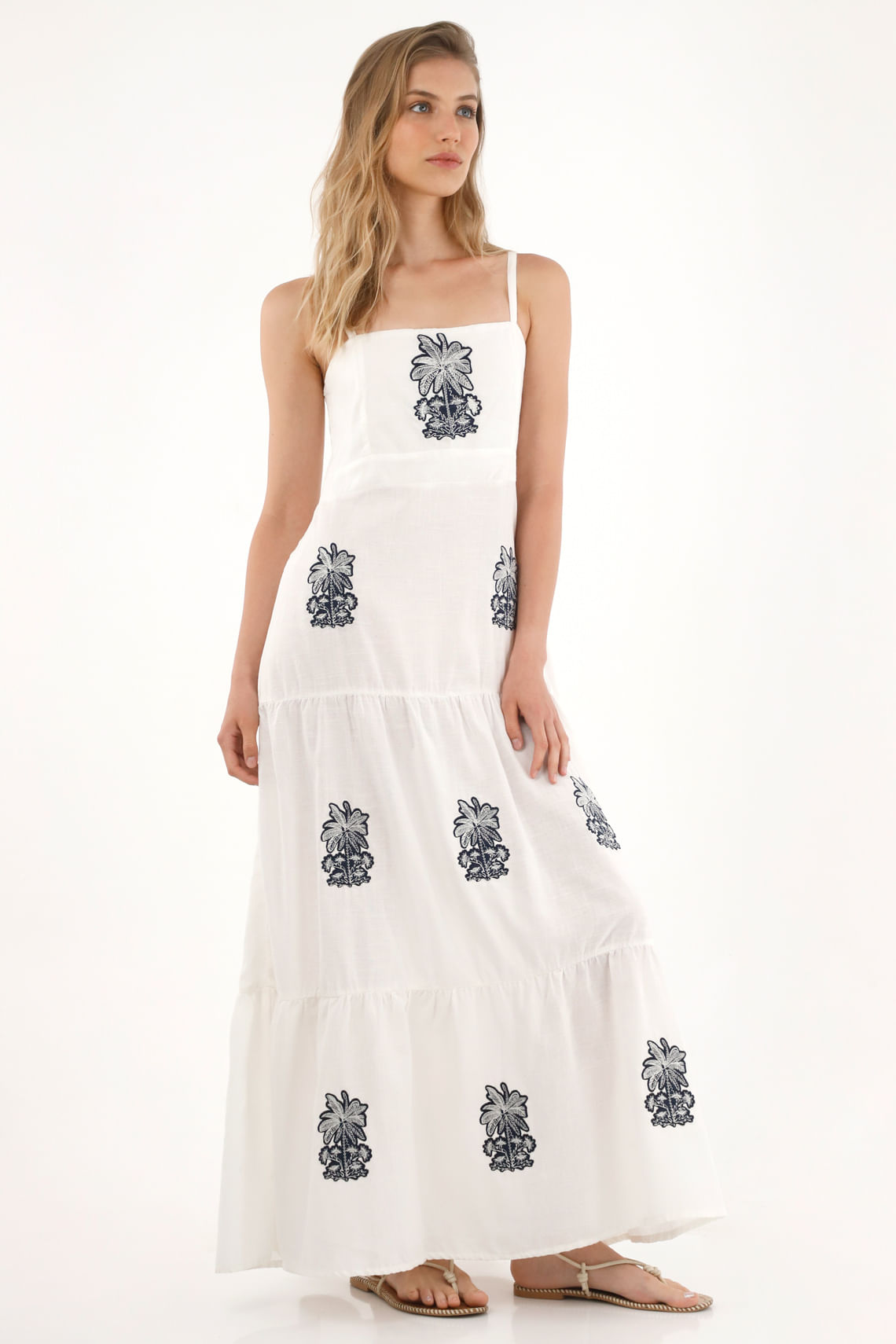 Vestido largo con vuelo y apliques bordados crudo para mujer